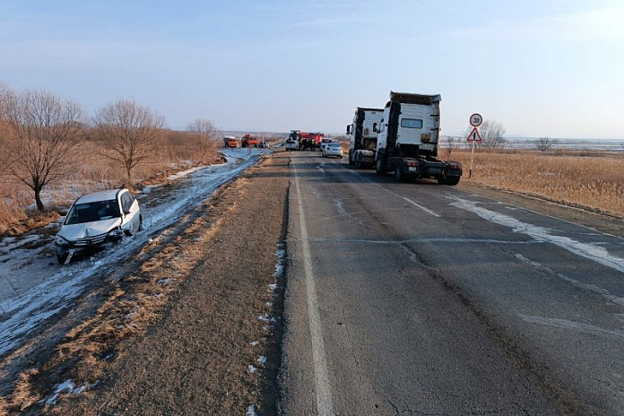 Два человека погибли в тройном ДТП в Пограничном районе Приморья