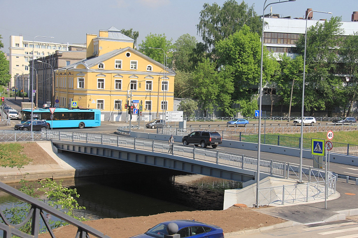 Открыто рабочее движение по мосту через Черную речку в Петербурге