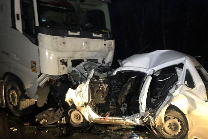 Трое погибли в Пензенской области в аварии с грузовиком и легковушкой на трассе М-5 Урал