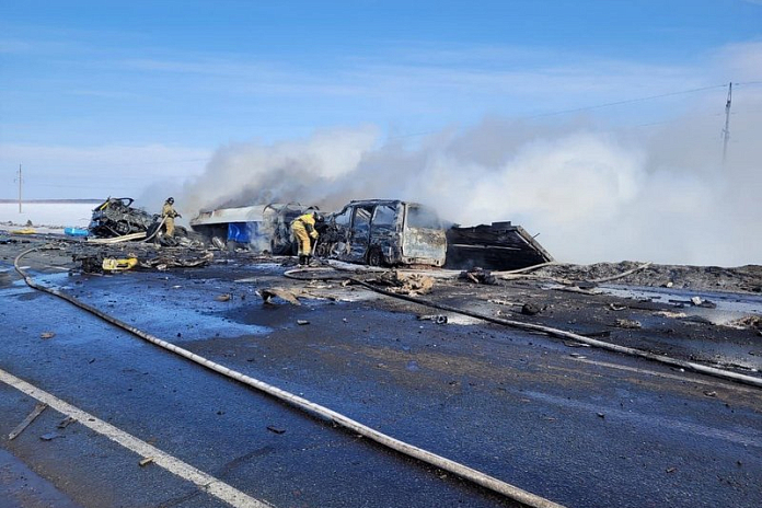 Семь человек погибли в ДТП в Омской области: возбуждено уголовное дело