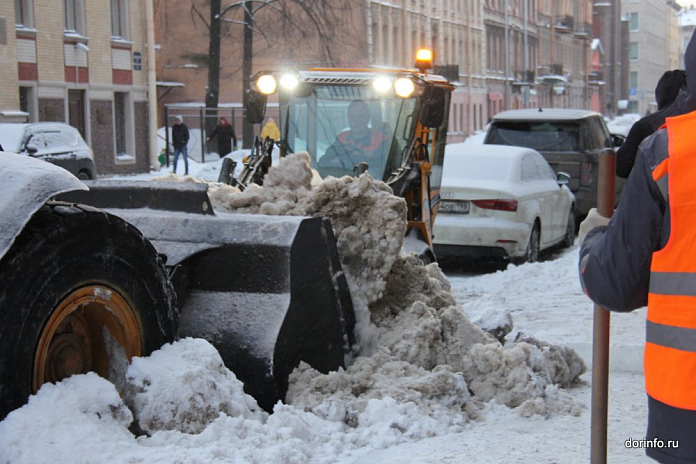 За неделю с дорог Петербурга вывезли 220 тыс. кубометров снега
