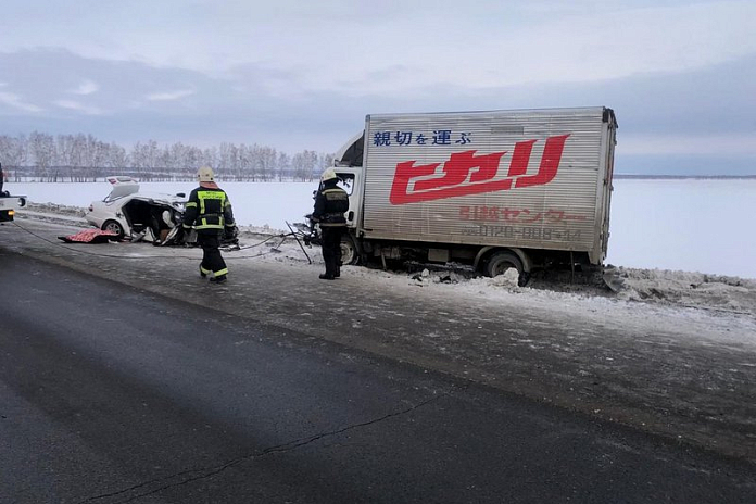 Водитель и пассажирка иномарки погибли в утреннем ДТП на трассе А-321 в Алтайском крае