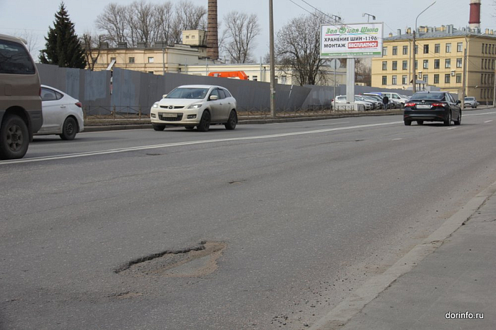 Прокуратура потребовала отремонтировать в Петербурге проезд от ул. Геологической до границы с Ленобластью