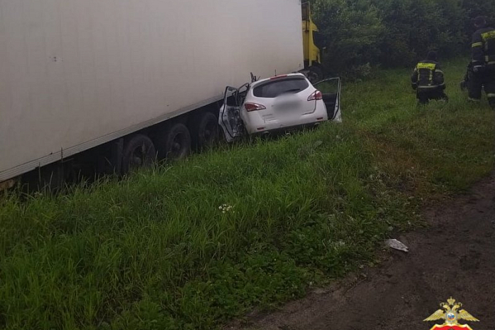 Двое погибли в аварии на трассе Санкт-Петербург – Псков в Ленобласти
