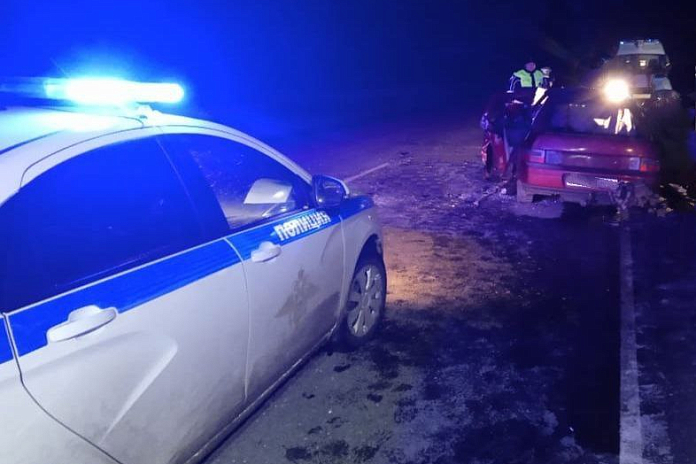 Шесть человек погибли в ночном ДТП в Саратовской области
