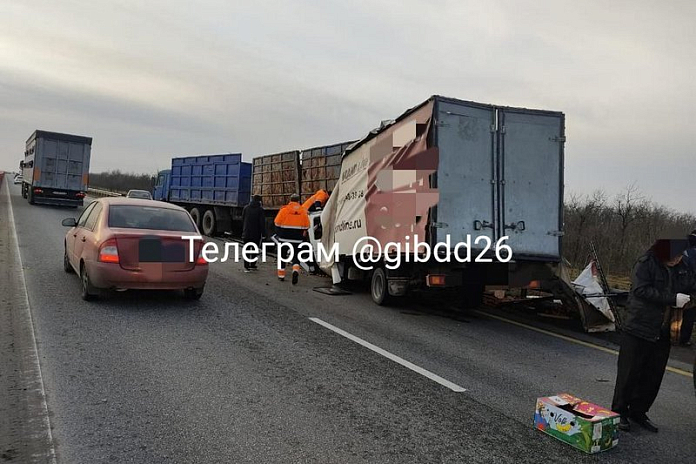 На Ставрополье в ДТП с двумя грузовиками на трассе Р-217 Кавказ погиб человек