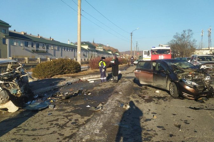 Два человека погибли в тройном ДТП в приморской Находке