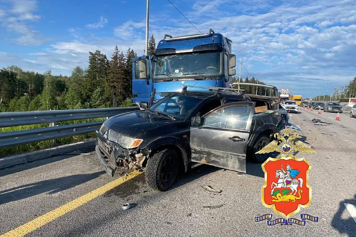 В массовой аварии на трассе М-12 Восток в Подмосковье погиб человек