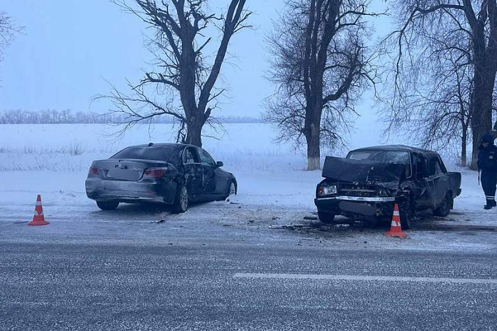 Водитель ВАЗа погиб в аварии с иномаркой на трассе Р-216 на Ставрополье