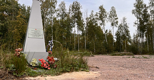 Федеральные дорожники благоустроили территорию у воинского захоронения в Ленобласти