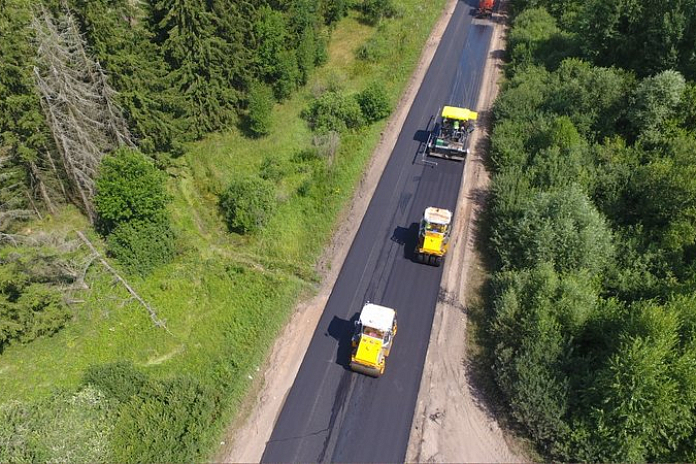 В Смоленской области продолжат ремонтировать дорогу в Тверскую область