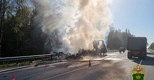 Три человека погибли в аварии с возгоранием на трассе А-130 в Калужской области