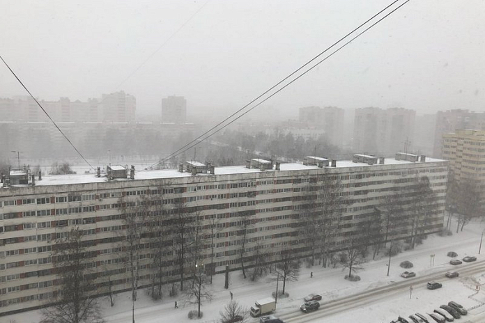 Снег с дождем осложнил дорожную обстановку в Петербурге и Ленобласти