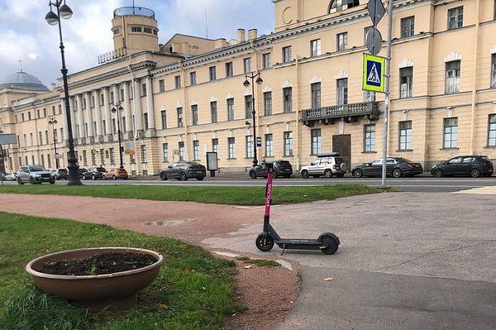 Госдума предложила обязать владельцев электросамокатов вставать на учет в ГАИ - Известия