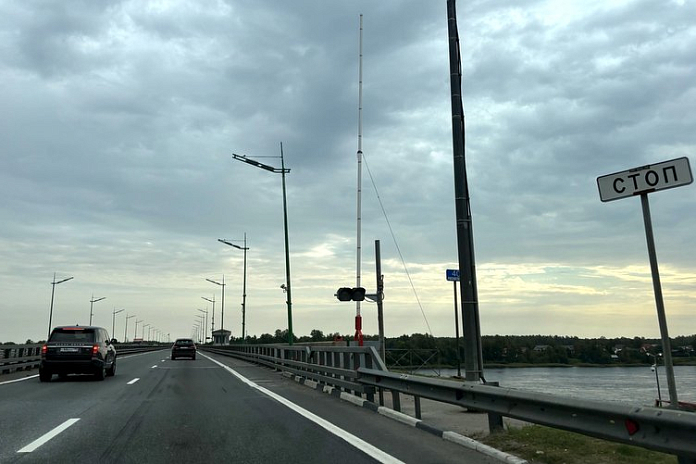 На Ладожском мосту на трассе Р-21 Кола в Ленобласти ограничат движение большегрузов