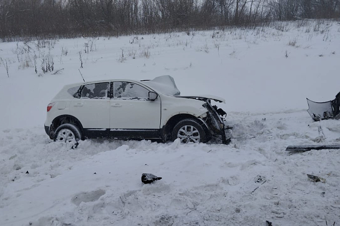 В тройной аварии в Воронежской области погиб человек