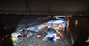 Под Тюменью несовершеннолетний водитель ВАЗа наехал на питбайк: один человек погиб