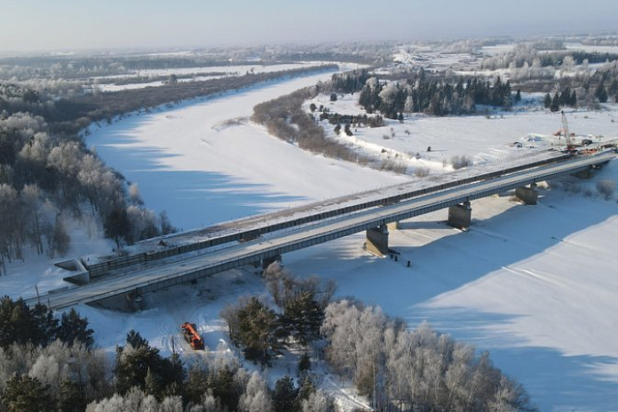 Завершена надвижка пролетов моста через реку Яя в Томской области