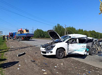 В утренней аварии с грузовиком в Чувашии погиб водитель иномарки