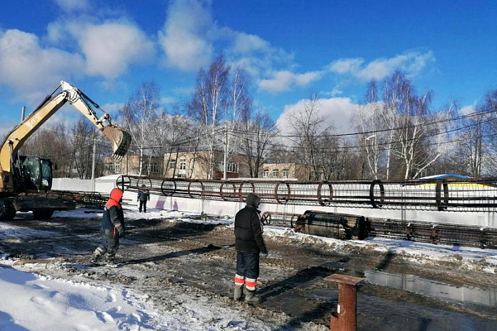 Временную дорогу начали устраивать в подмосковной Апрелевке на период строительства путепровода