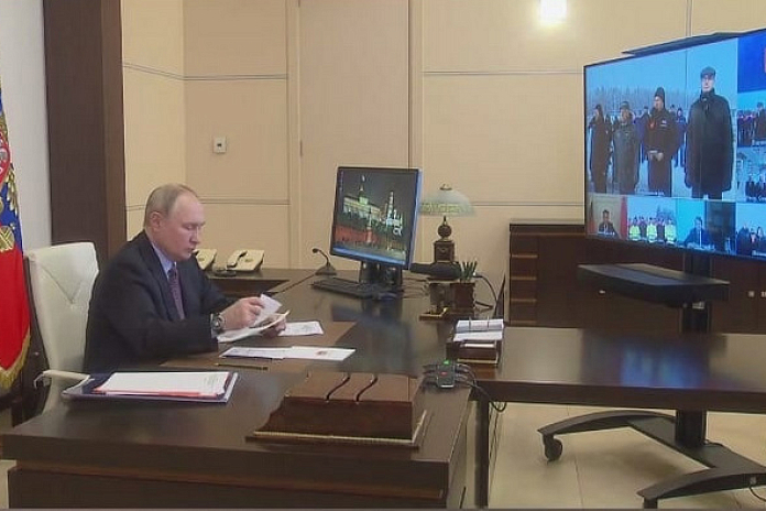 Владимир Путин: 2022 год станет рекордным по объемам укладки асфальта на региональных и местных дорогах