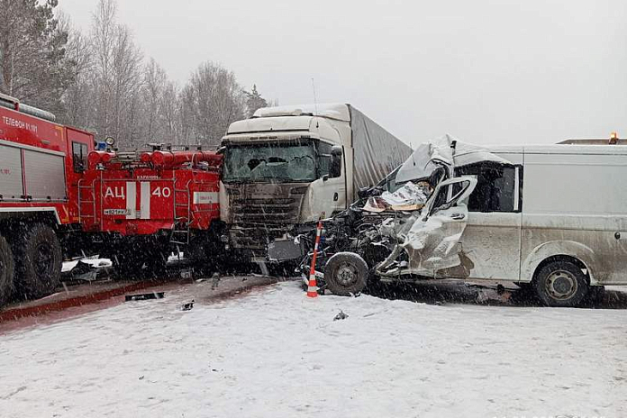 Крупная смертельная авария произошла утром на трассе Р-404 в Тюменской области