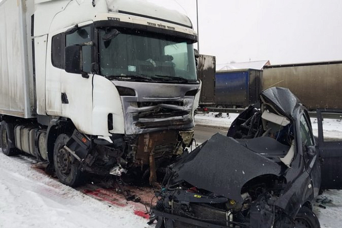 Трое погибли в аварии на трассе Р-255 Сибирь в Кузбассе