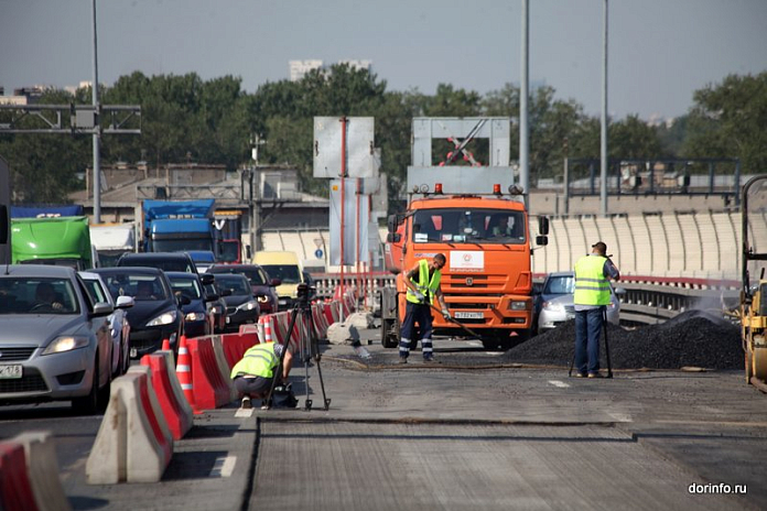 С 24 июня в пяти районах Петербурга ограничат движение транспорта