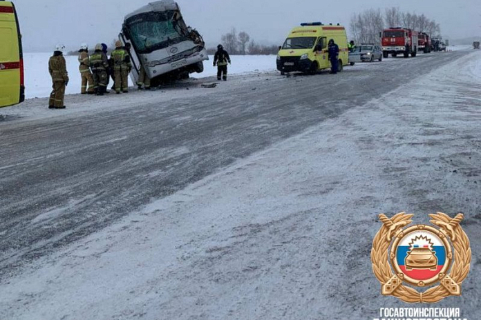 Автобус с детьми попал в аварию под Уфой: есть пострадавшие