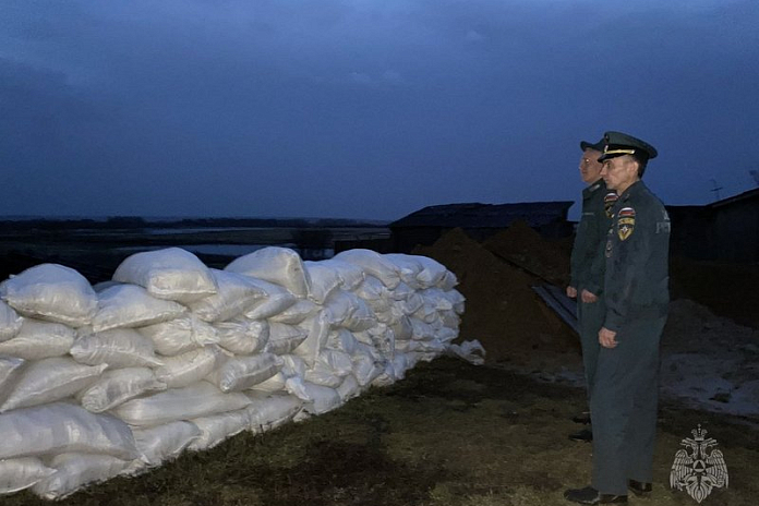 Завершено укрепление и наращивание дамбы в селе Казанское Тюменской области