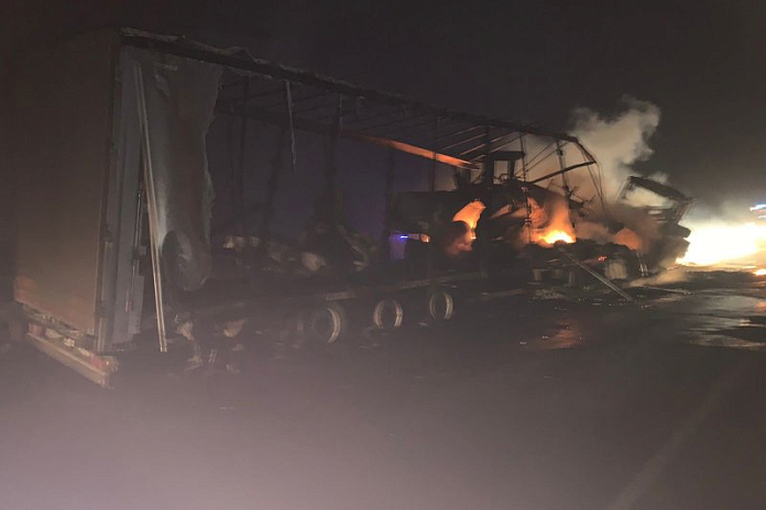 Два человека погибли в ночном ДТП с грузовиками в Самарской области