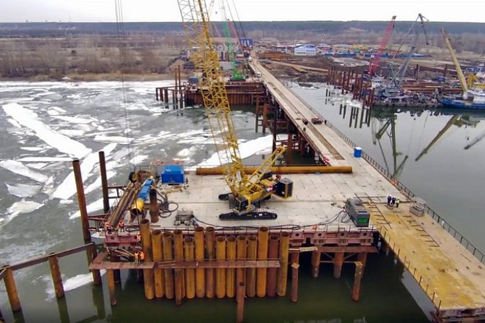Временный мост возвели на обходе Нижнекамска и Набережных Челнов для строительства переправы через Каму