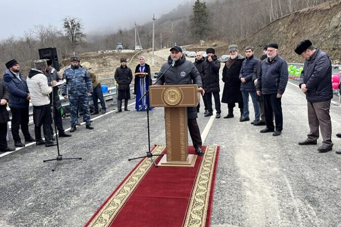 Торжественно открыли мост через реку Келой-Ахк в Чечне