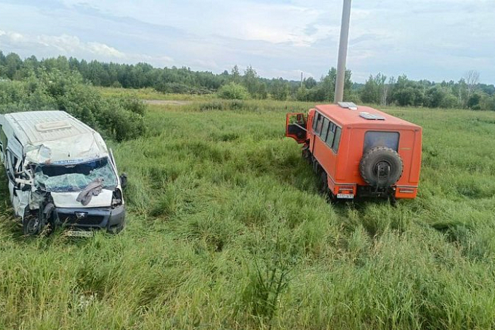 Автобус попал в ДТП в Красноярском крае: 17 пассажиров обратились за медпомощью