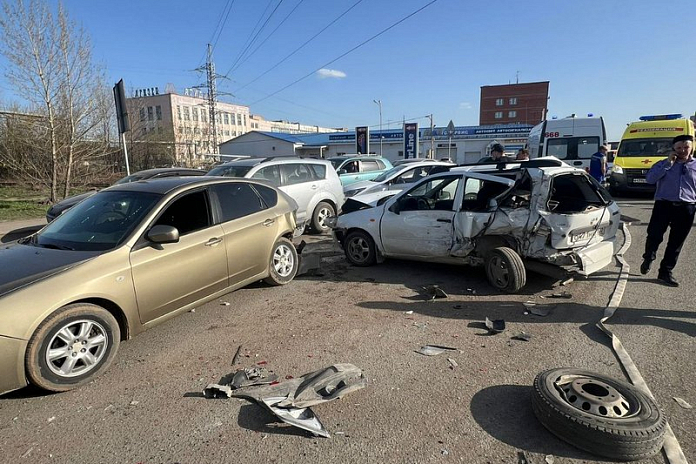 В аварию в Уфе попали 11 автомобилей