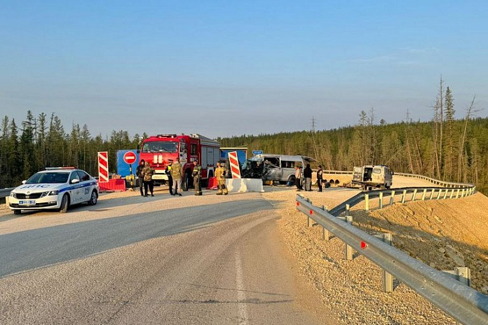 Один человек погиб, 9 пострадали в ДТП с микроавтобусом на трассе А-360 Лена в Якутии