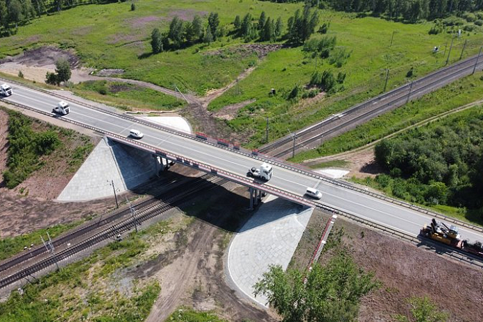 На трассе Р-255 Сибирь в Красноярском крае отремонтировали путепровод