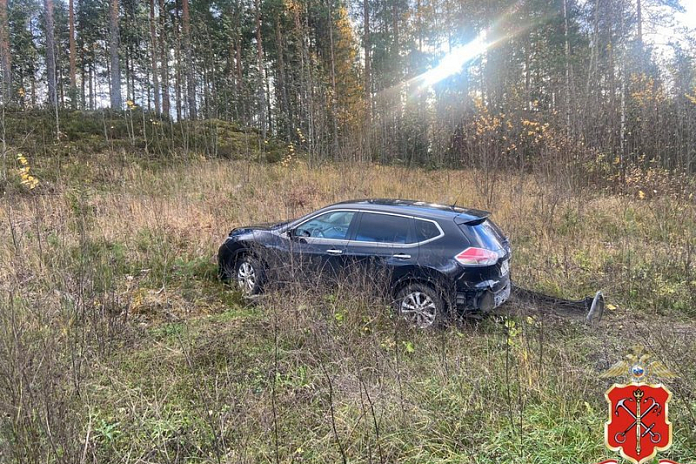 Водитель машины Nissan X-Trail погиб в аварии на трассе А-181 в Ленобласти