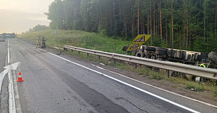 В аварии с грузовиками на трассе Р-255 Сибирь в Красноярском крае погиб человек