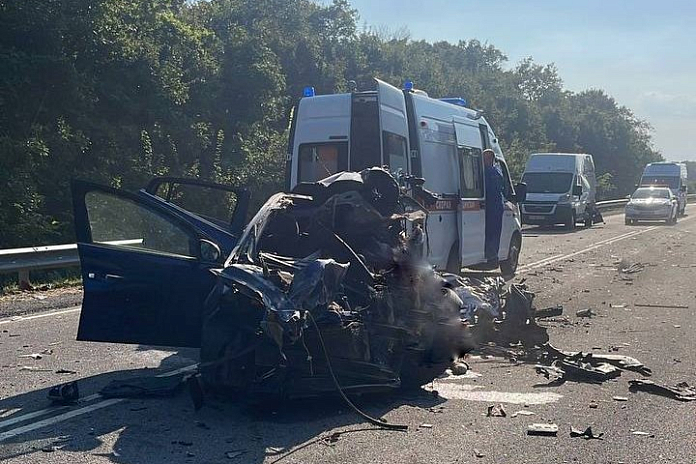 Два человека погибли в аварии на трассе Р-298 в Воронежской области
