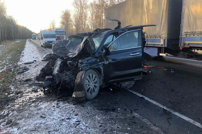 В тройной аварии на трассе Р-402 в Тюменской области погибла женщина