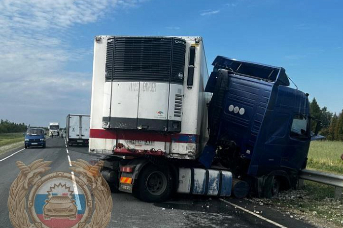 Двухлетний ребенок и мужчина погибли в утреннем ДТП в Саратовской области