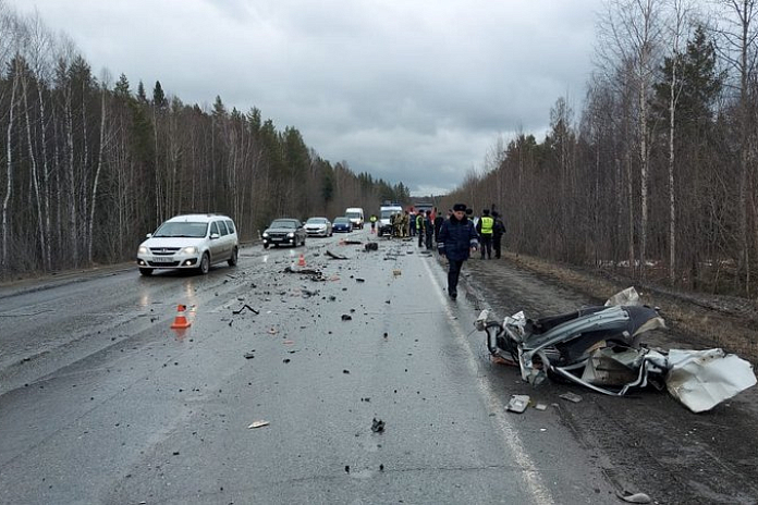 В ДТП в Свердловской области погиб мужчина, женщину и младенца увезли в больницу
