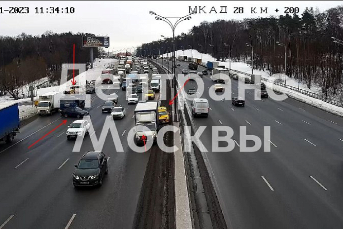 Массовое ДТП собрало пробку на юге МКАД в Москве