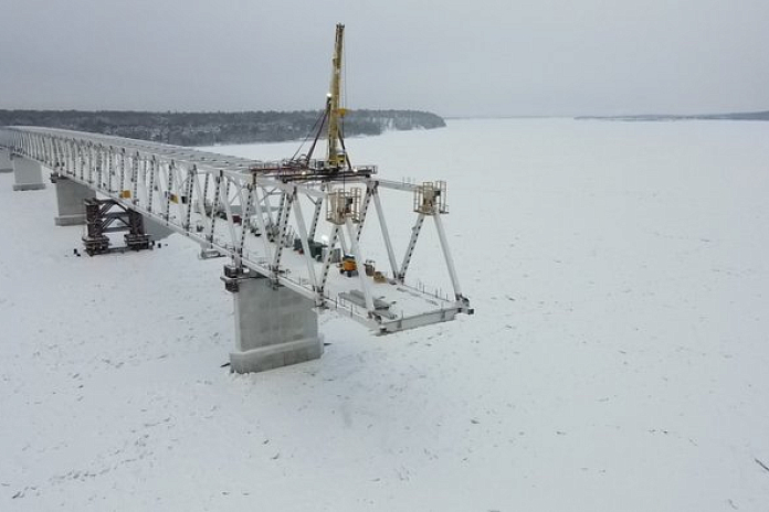 Продолжается монтаж последнего пролета Высокогорского моста в Красноярском крае