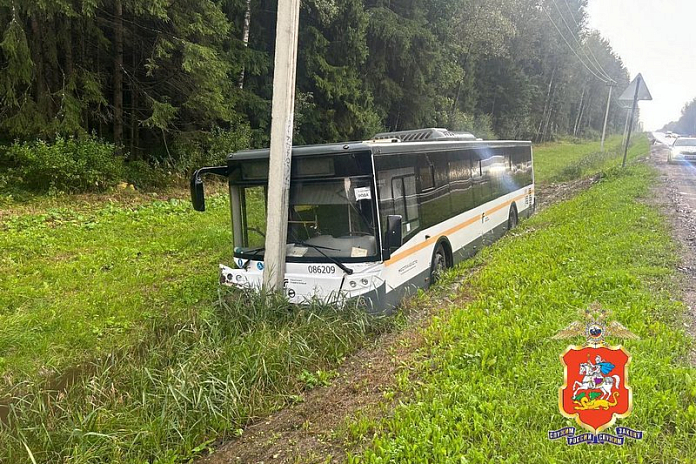 На трассе А-108 в Подмосковье утром произошла авария с автобусом