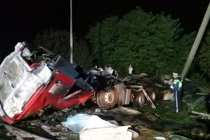 По факту ДТП с автобусом и грузовиком на Кубани возбудили уголовное дело