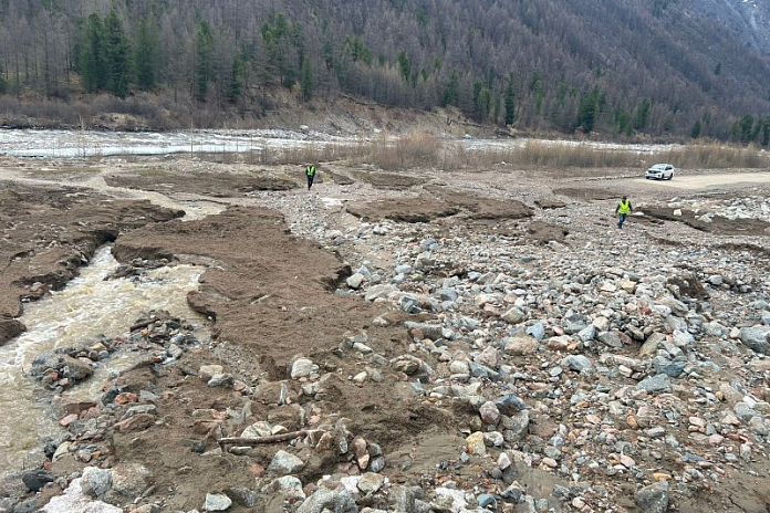 На дороге Монды – Орлик в Бурятии из-за схода селя перекрыто движение
