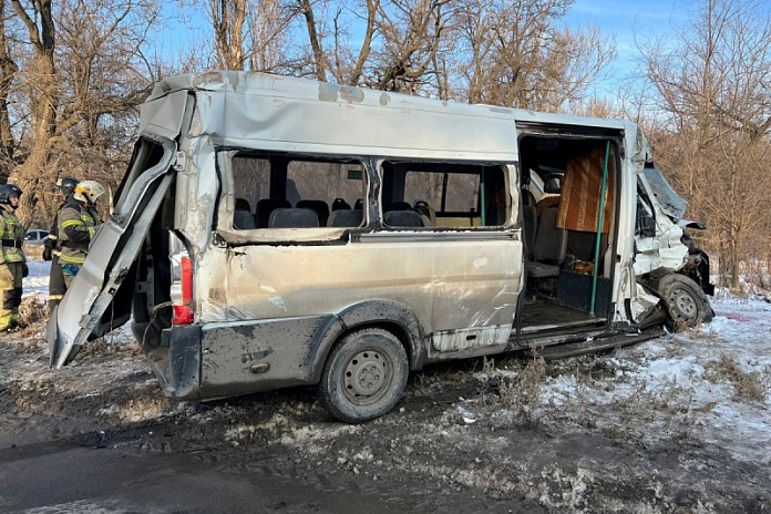 В ДТП с маршруткой в Волгограде погибли три человека 
