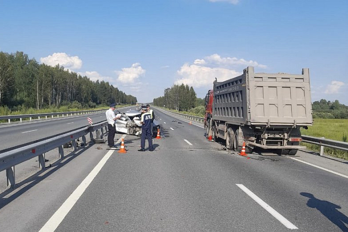 Водитель иномарки погиб в аварии на трассе Р-351 в Свердловской области